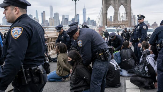 wp-9409064b-8012-4b51-97d4-a49525f78781 AI-generated illustration: 14 Anti-ICE Protesters in Custody After Shutting Down Brooklyn Bridge